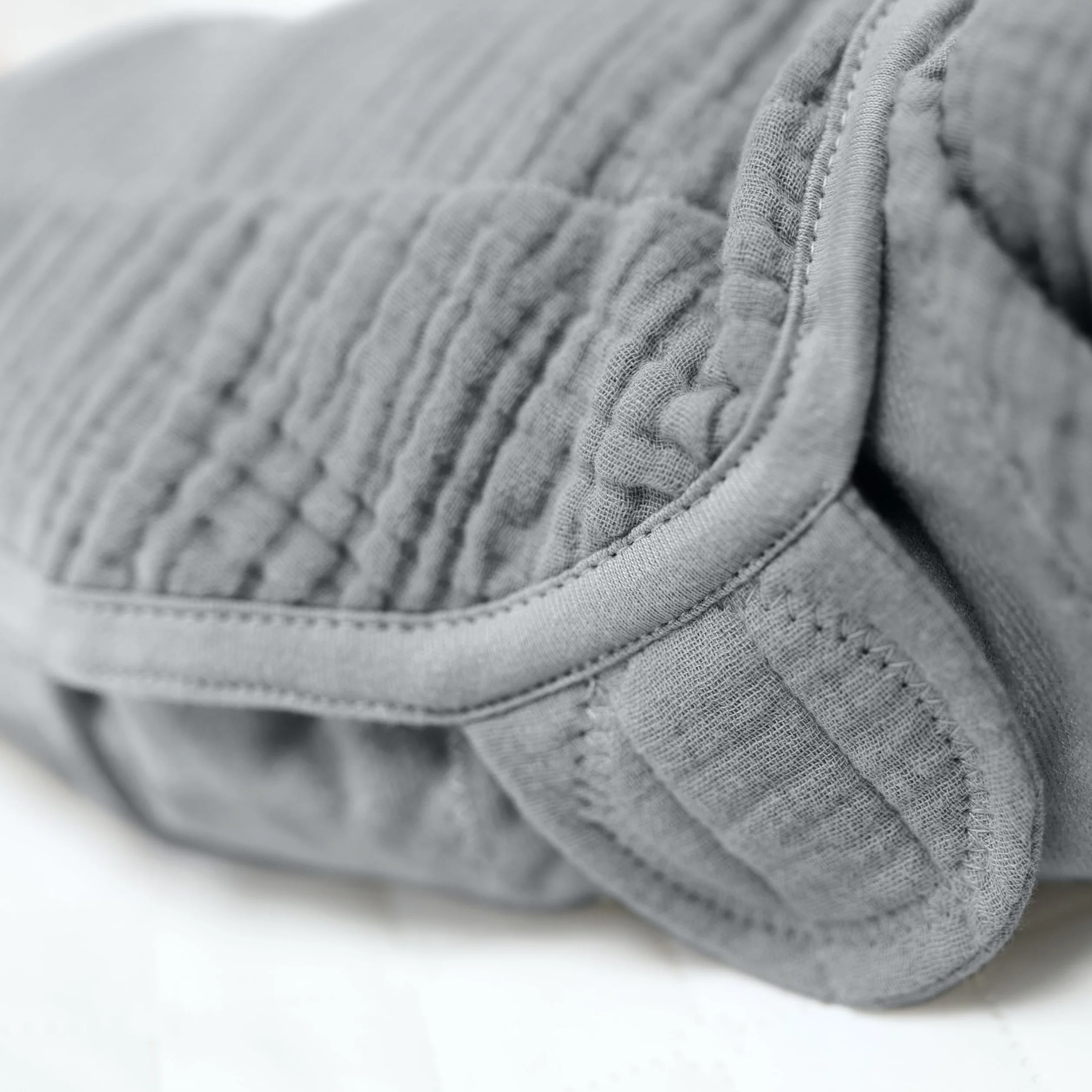 SwaddleMe by Ingenuity, oryginalny muślin, rozmiar 0-3 miesiące, 3,2-6,4 kg, 1 szt., 1,0 TOG - granit