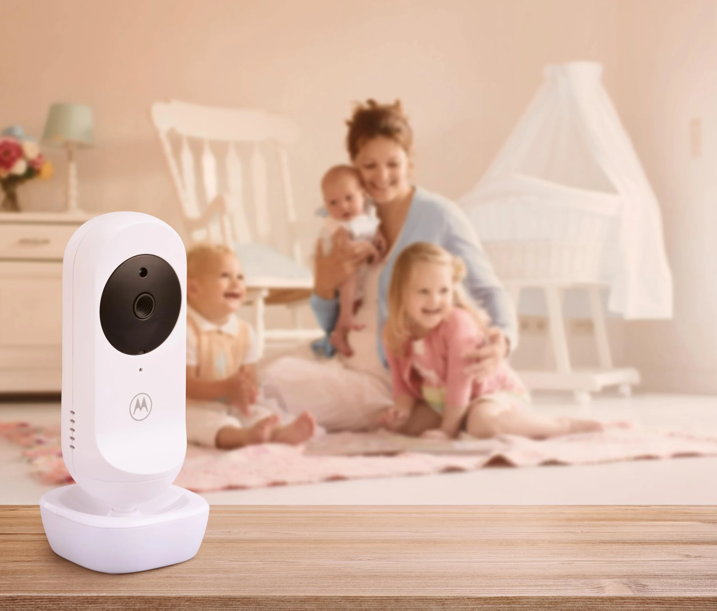 Motorola Nursery VM45 CONNECT Monitor dla Niemowląt z Kamerą Wi-Fi i 5-calowym Monitorem, Rozdzielczością HD 720p, Dwukierunkową Rozmową, Kontrolą Temperatury, Uchwytem do Łóżeczka Stargrip