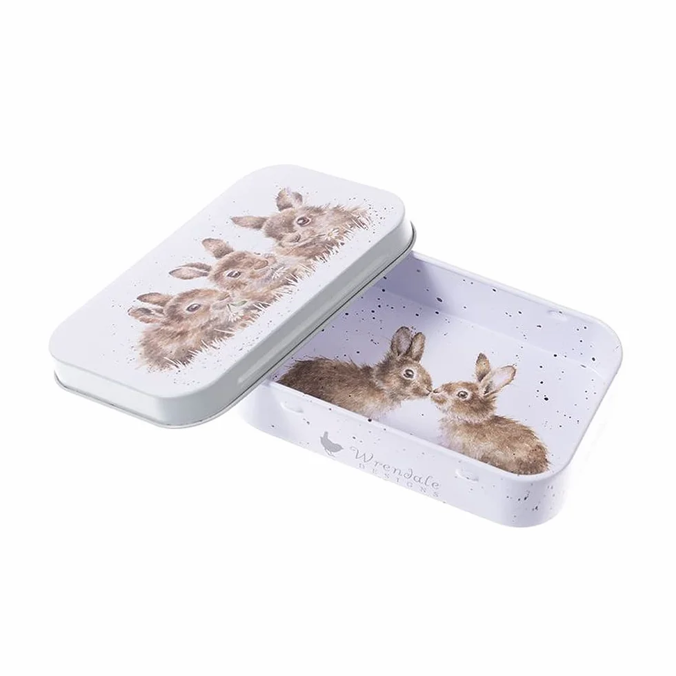 (Daisy Chain) - Wrendale Designs Keepsake Prezent Tin 9,5 x 6 centymetrów w różnych wzorach (Daisy Chain)