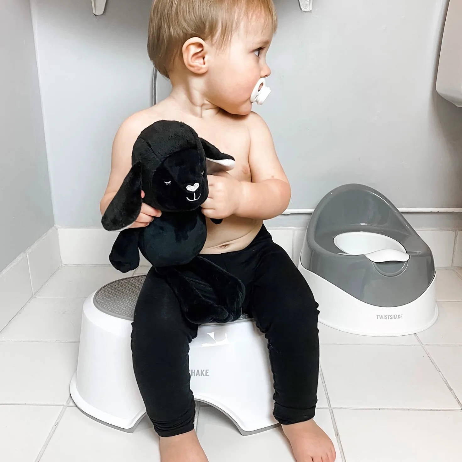 Twistshake Nocnik Dziecięcy ze stali nierdzewnej | Lekki, przenośny i łatwy do czyszczenia | Ergonomiczny design dla wygody dziecka | Treningowy nocnik dla niemowląt | Biało-szary