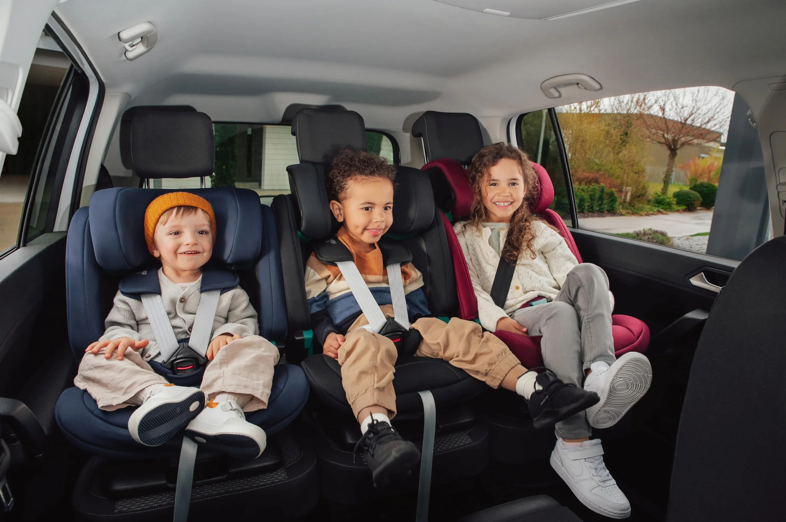 BRITAX RÖMER Fotelik dziecięcy EVOLVAFIX, z systemem ISOFIX, dla dzieci w wieku 76-150 cm (i-Size), 15 miesięcy - 12 lat, Night Blue