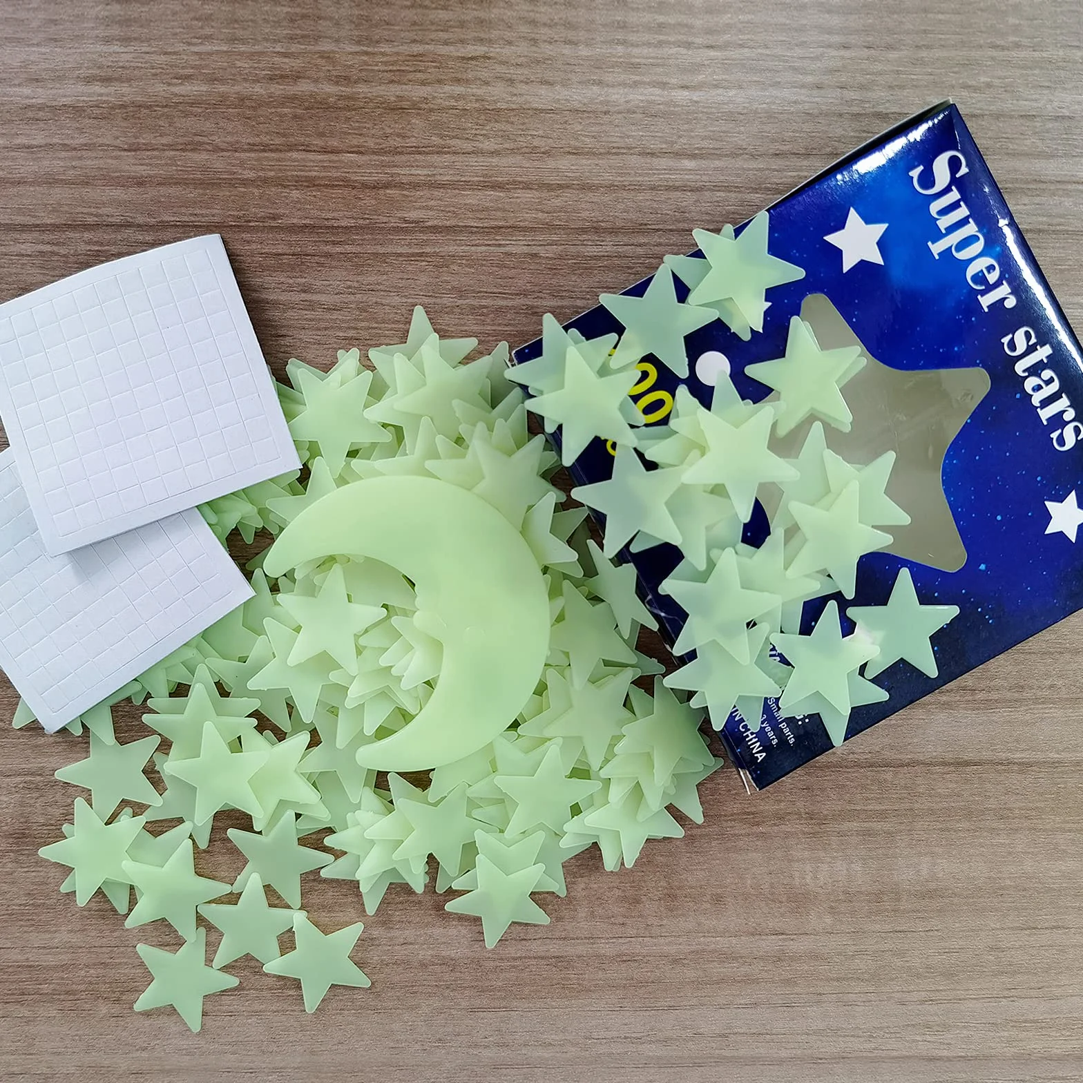 CAYUDEN Naklejki ścienne 3D Gwiazdy i Księżyc świecące w ciemności 200szt na sufit