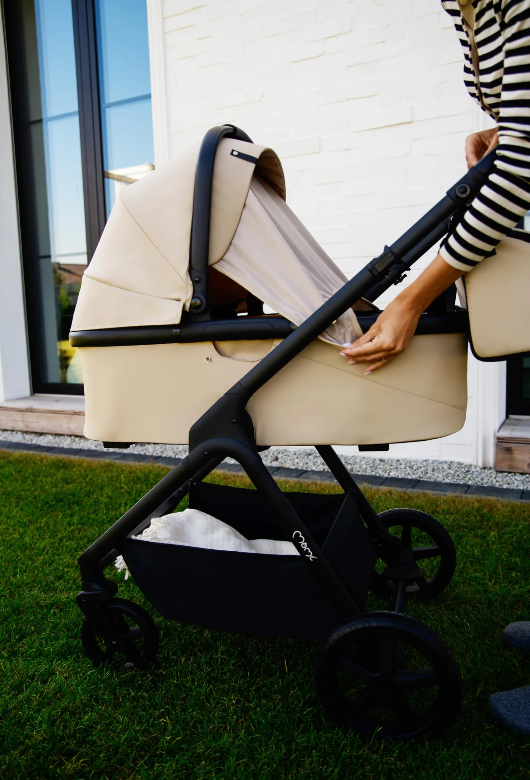 MoMi GISELLE Wózek dziecięcy kombi 2 w 1 z funkcją buggy, 5-punktowy pas bezpieczeństwa, od 1. dnia życia, do 22 kg masy ciała (wózek), kosz na zakupy, materac, ochrona przed deszczem i torba do