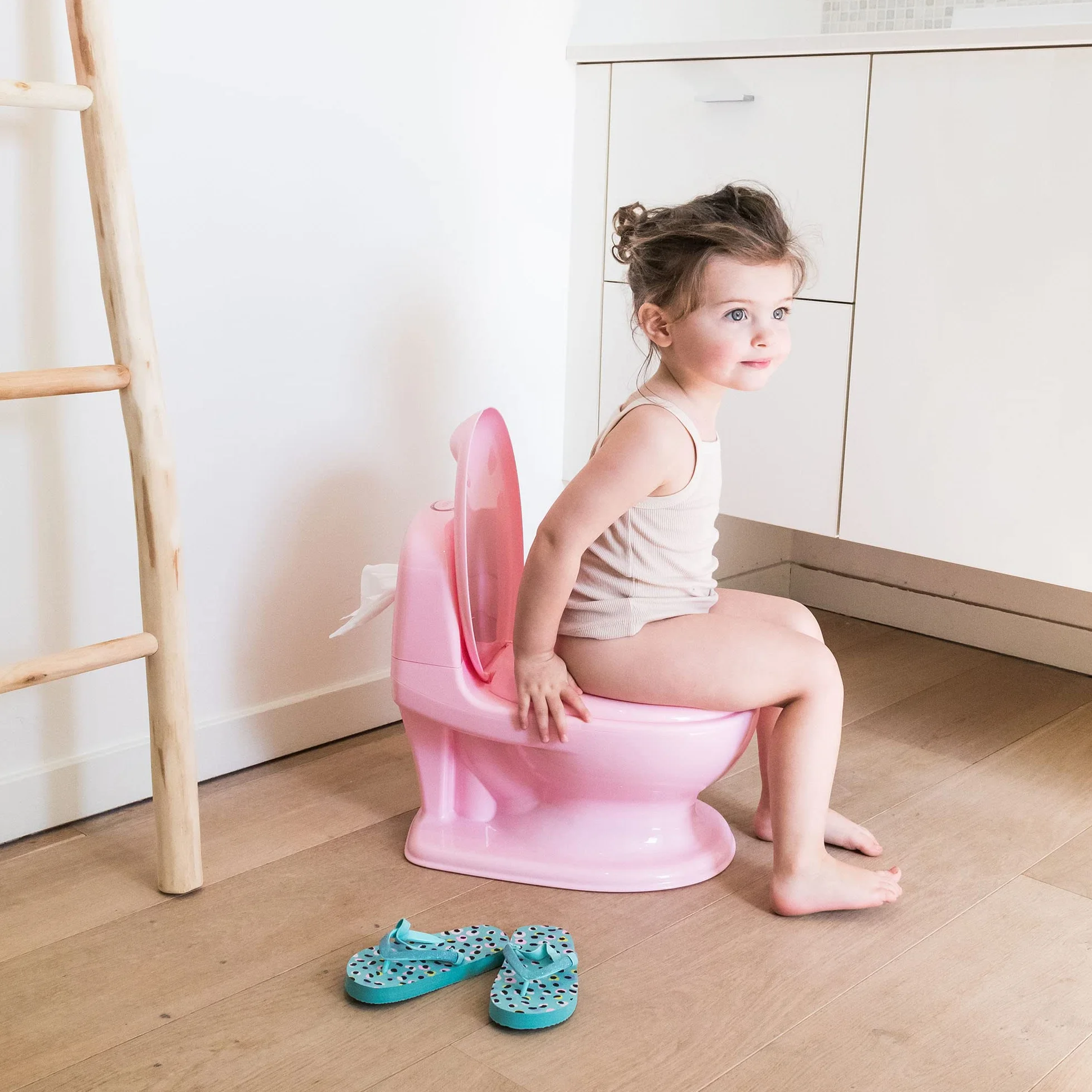 Nuby - My Real Potty – dziecięcy nocnik z hałasem płukania – trenażer toaletowy dla dzieci – z prawdziwym dźwiękiem i bateriami wchodzą w zakres dostawy – różowy – 18 miesięcy