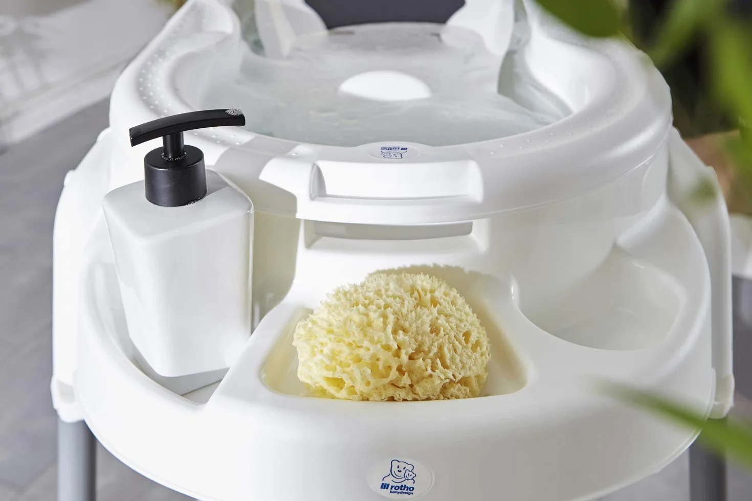 Rotho Babydesign 205000001 Duża Wanienka z 2 Matami Antypoślizgowymi i Korkiem Spustowym, Biały, 1 Sztuka