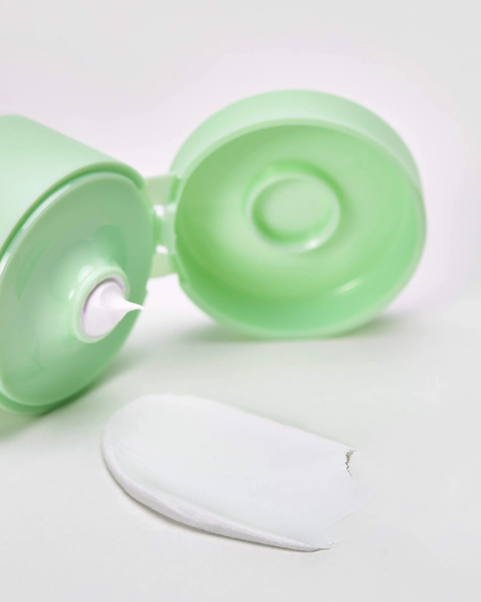 NutraISDIN Baby Naturals Pomada na pieluchy regenerująca, chroni i regeneruje wrażliwą skórę, z 40% cynkiem, 100 ml