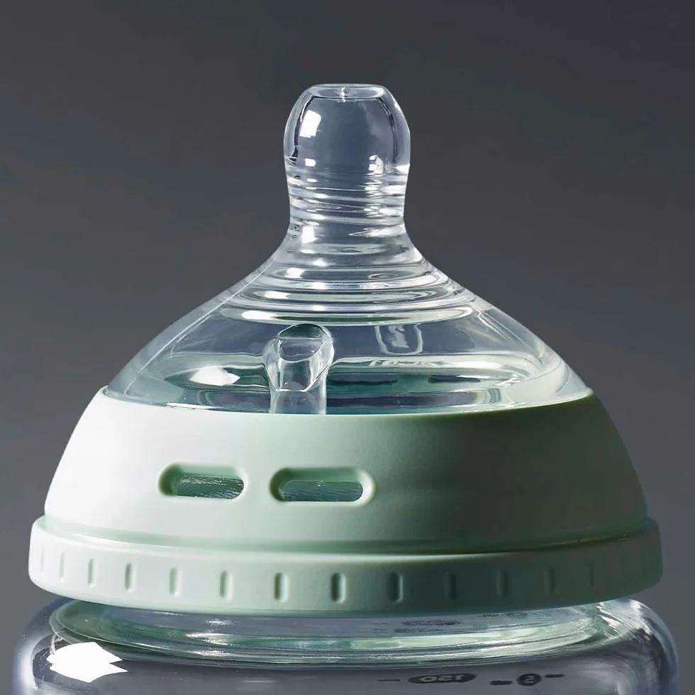 Tommee Tippee Butelka dla niemowląt, naturalna antykolkowa szklana butelka, 250 ml, smoczek imitujący kształt piersi naturalny uchwyt w ustach, zestaw 1 szt