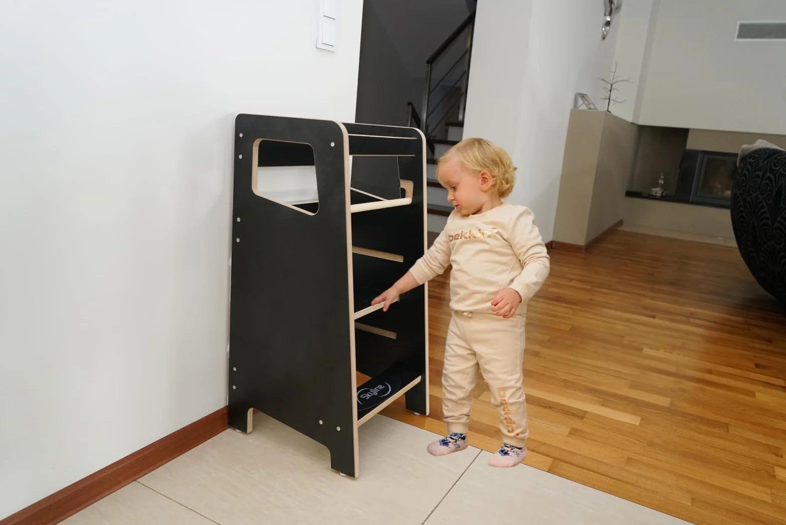 Skyline Montessori Learning Tower Wieża do nauki stania i nauki dla dzieci od 1 roku życia, z regulacją wysokości, taboret do stąpania dla dzieci, meble wewnętrzne, do pokoju dziecięcego, stołek