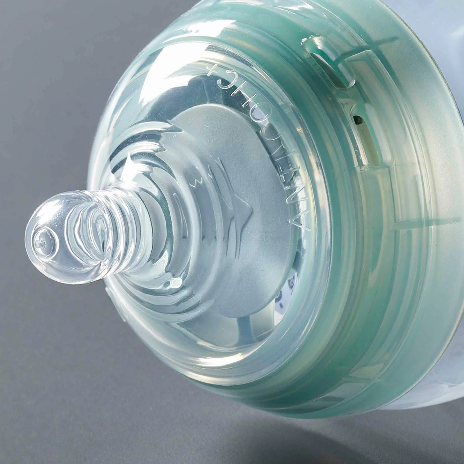Tommee Tippee Advanced Anti-Colic ssak do butelek dla niemowląt, szybki przepływ, 6+ miesięcy, naturalne zamknięcie, zawór antykoliczny, miękki silikon, 2 sztuki