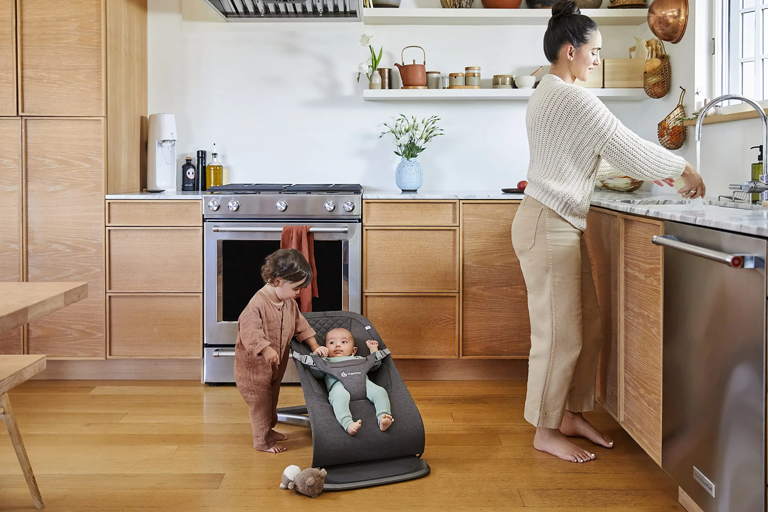 Ergobaby Evolve 3 w 1 – wielopozycyjny bujaczek dla niemowląt i małych dzieci o wadze od 2,5 do 13,2 kg – z regulacją wysokości, pasami bezpieczeństwa i wkładką dla noworodków, Charcoal Grey