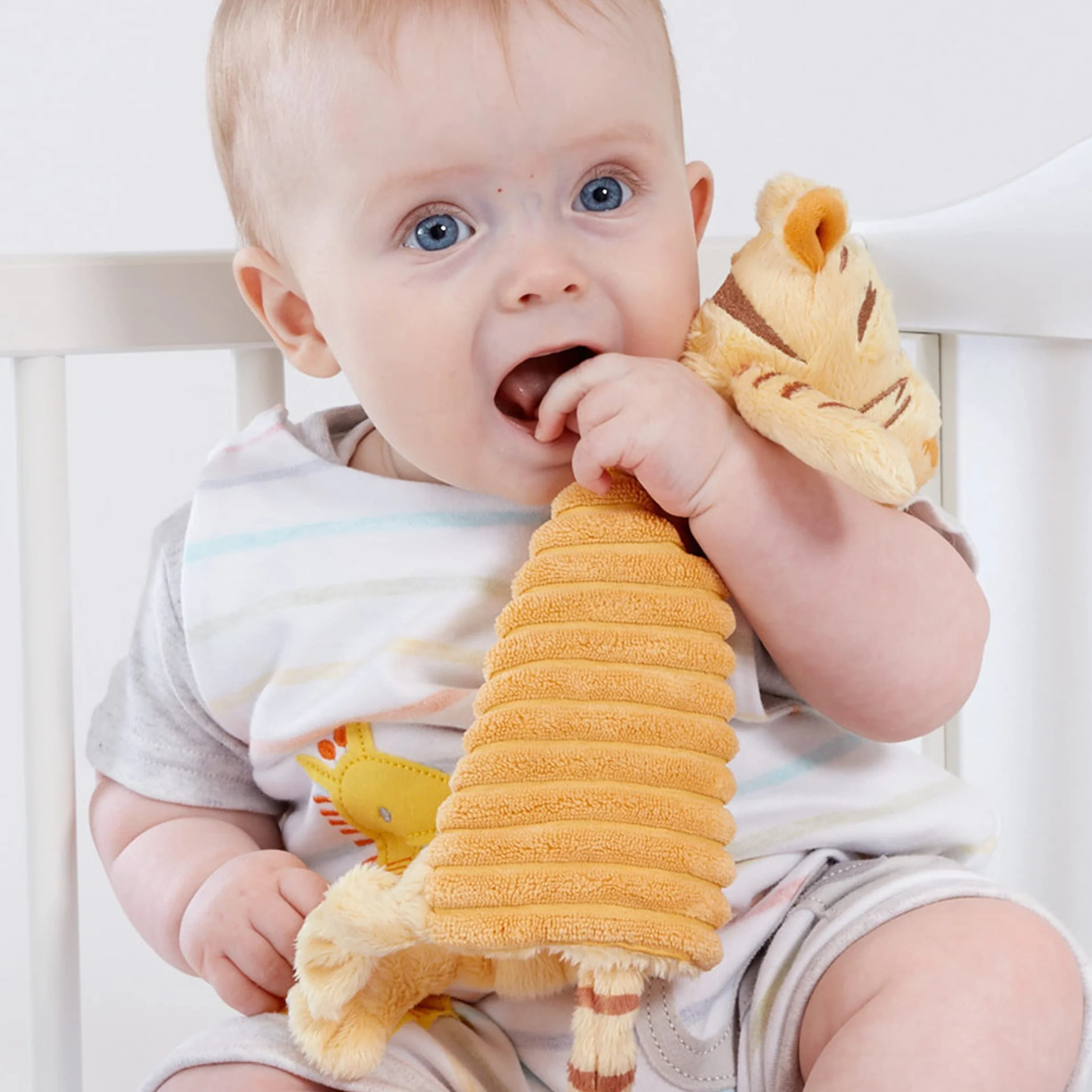 Rainbow Designs Tigger Comfort Blanket - Baby Comforter Present, Tigger Winnie the Pooh Friends From Hundred Acre Wood, Winnie The Pooh Blanket, Newborn Super Soft Gift